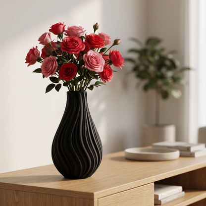Vaso decorativo ondulato nero di LEOTREDDI con design moderno effetto scultura 3D per la casa.