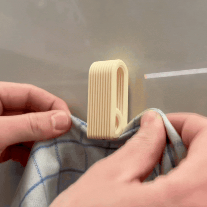 Ganci appendiabiti minimal 3D nero opaco con design a costine eleganti, ideale per l’arredo casa, marca LEOTREDDI.